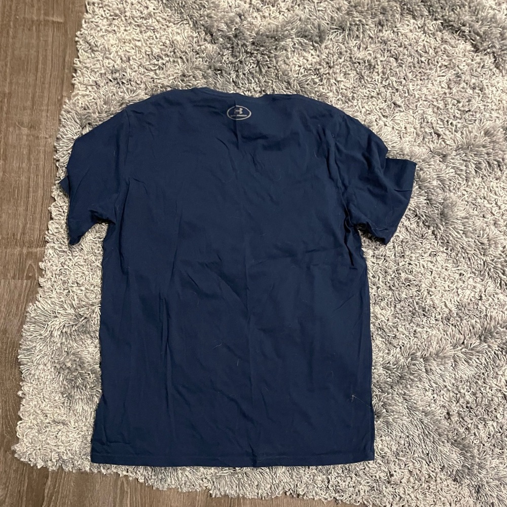 Under Armour tee shirt large great condition